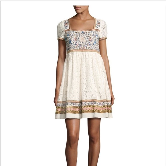 Alice + Olivia Dresses & Skirts - Alice + Olivia Asia Embroidered Babydoll Dress Women’s Size 2